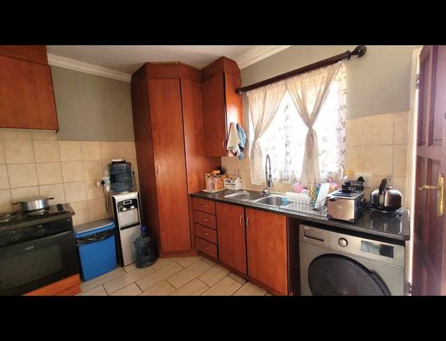 3 BEDROOM TOWNHOUSE FOR SALE IN ANNLIN